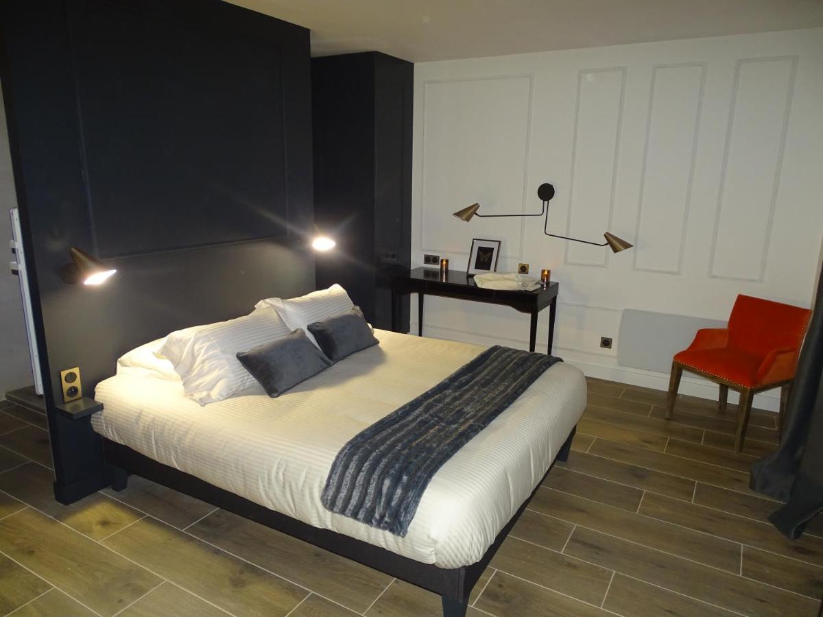 Villa Entiere Du Chateau Lacroix De Civrac 3 Ch, 3 Sdb, Piscine Xxl,Sauna, 4 Etoiles,7 Pers ภายนอก รูปภาพ