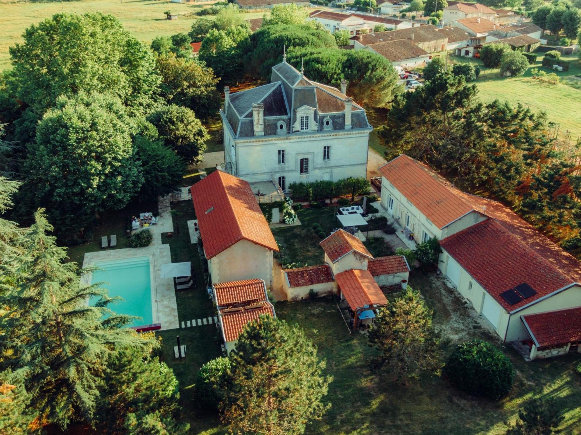Villa Entiere Du Chateau Lacroix De Civrac 3 Ch, 3 Sdb, Piscine Xxl,Sauna, 4 Etoiles,7 Pers ภายนอก รูปภาพ